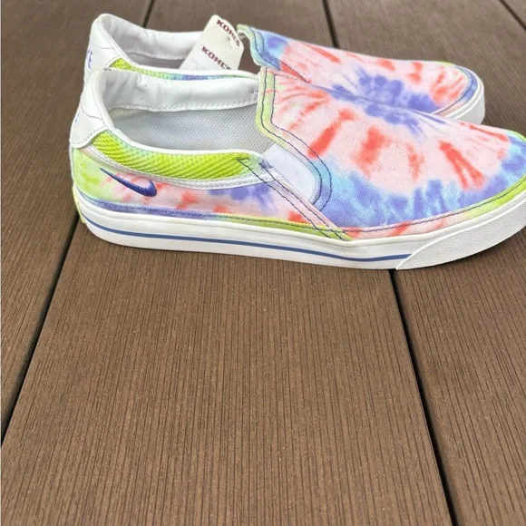 Nike Womens Tie-Dye Slip-On Shoes - Picture 5 of 6